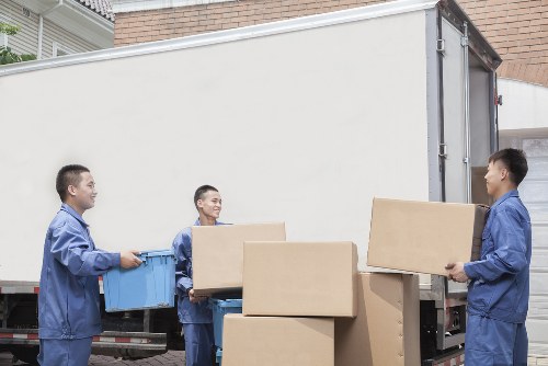 Balham street access and parking considerations for moving trucks