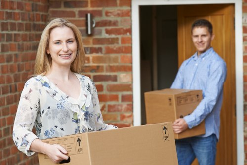 Local moving vehicle and removal crew serving Balham customers